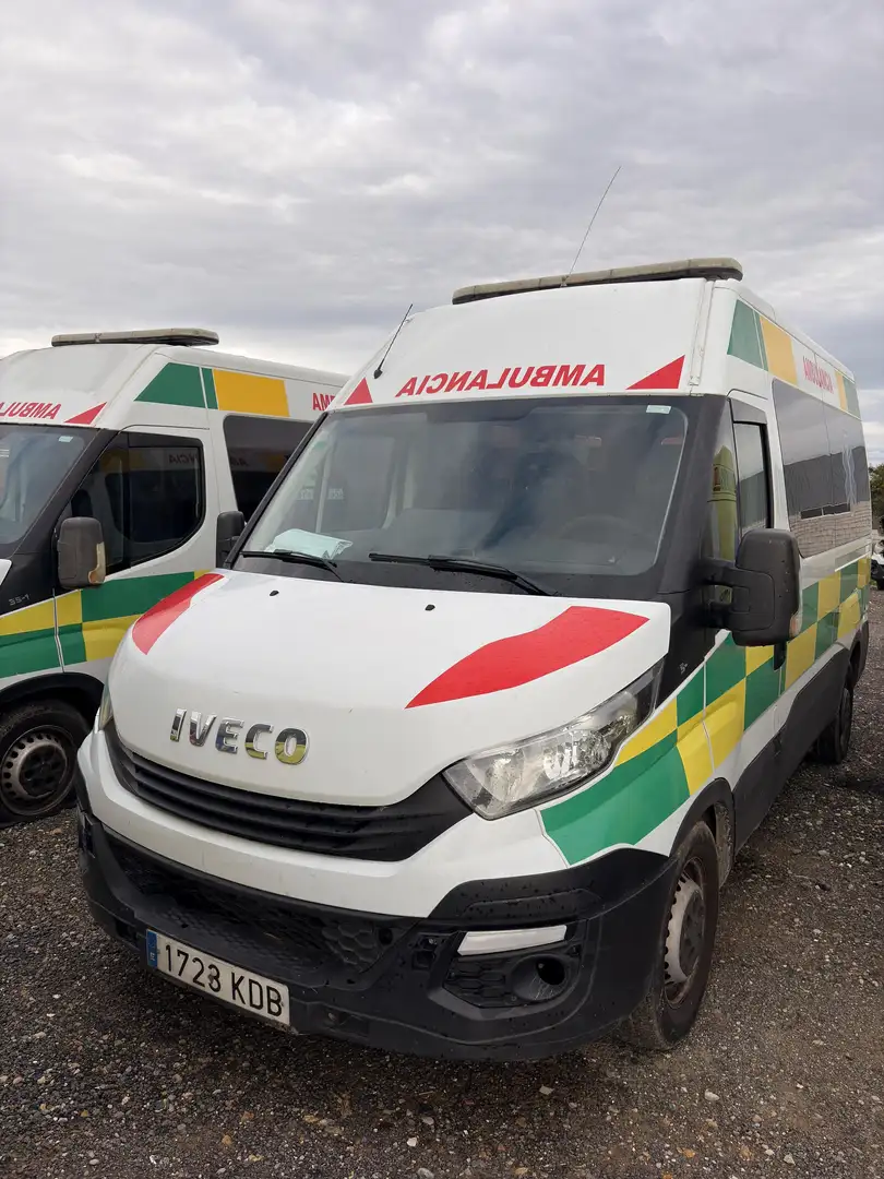 Iveco Daily Daily Furgón 33S15/2.3 V 3520L H2 12.0 146 Blanco - 1