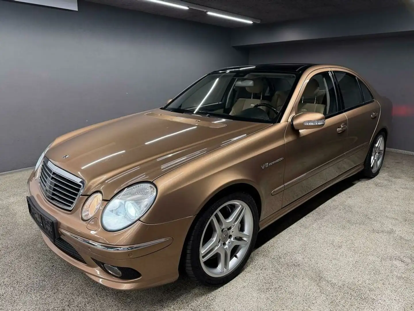 Mercedes-Benz E 55 AMG Aut. Gold - 1