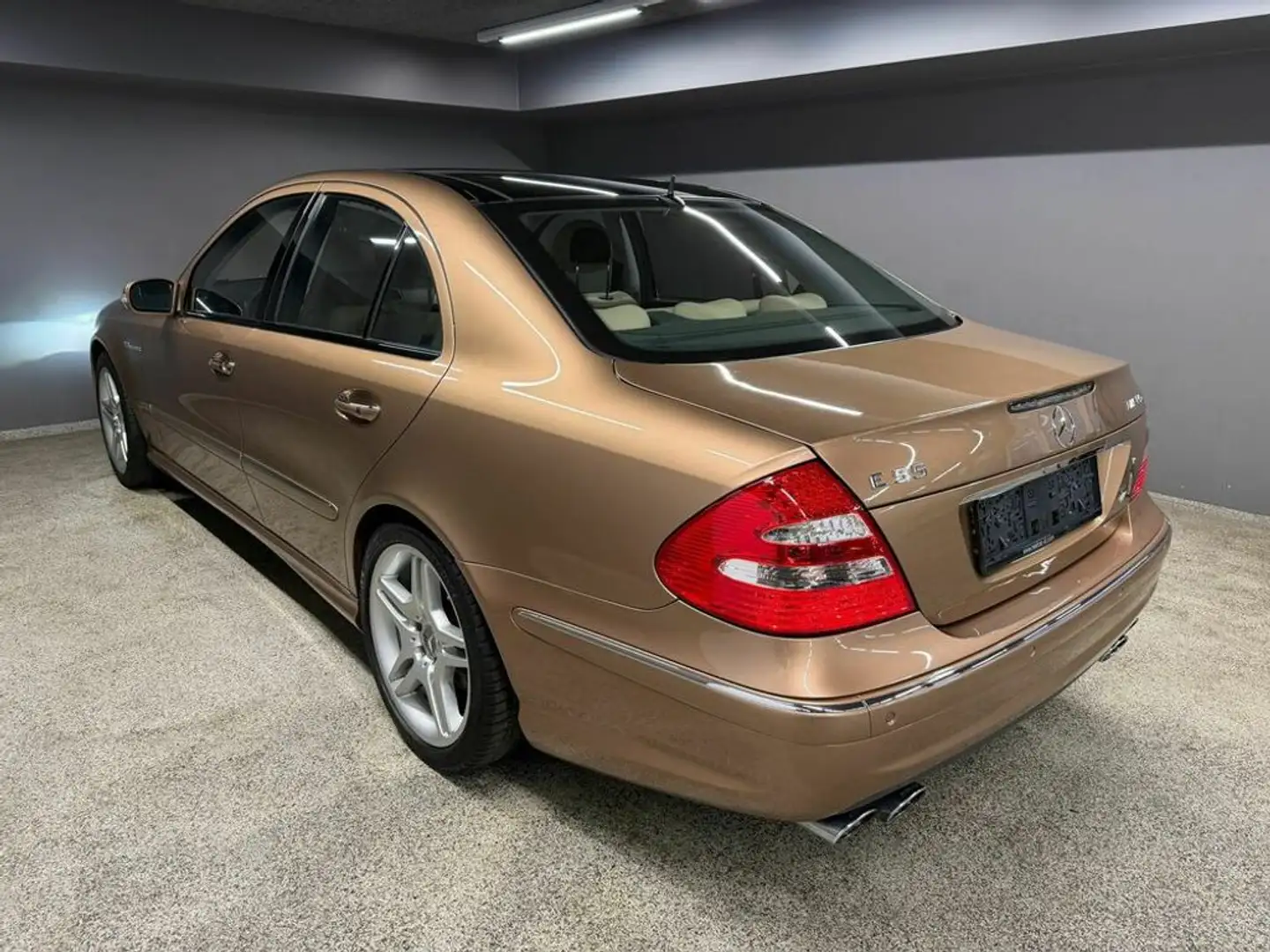 Mercedes-Benz E 55 AMG Aut. Gold - 2