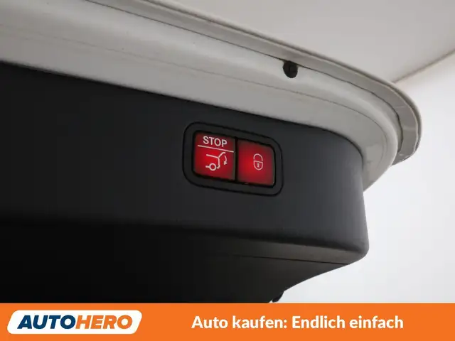 Mercedes-Benz C-Class view 30