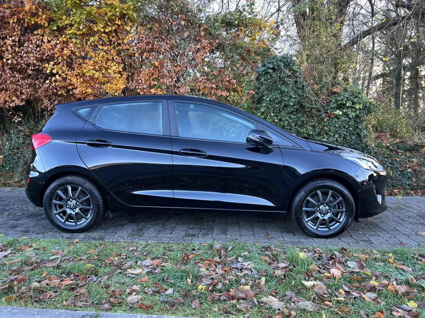 Ford Fiesta Cool & Connect *sehr gepflegter Zustand* Schwarz - 1