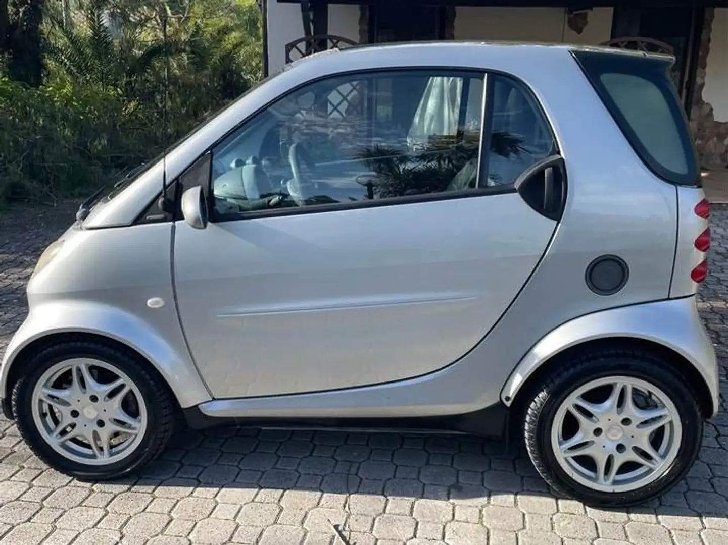 smart forTwo Fortwo 0.8 cdi Smart Gris - 1