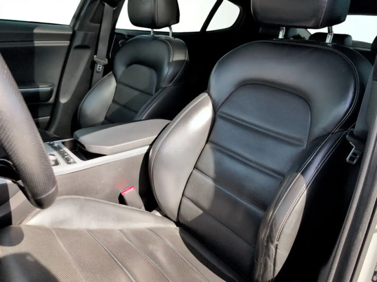 Kia Stinger снимка Kia Stinger