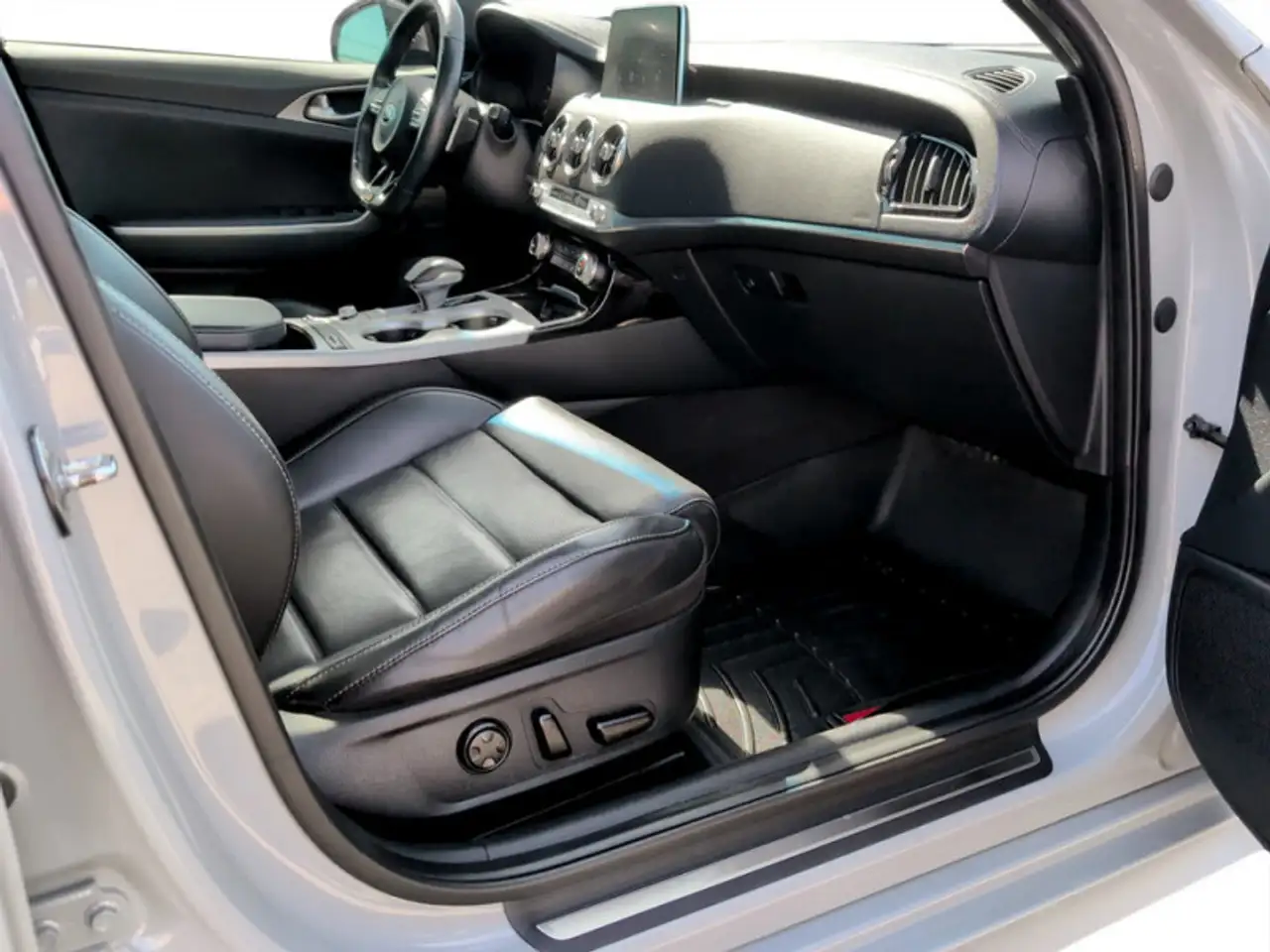 Kia Stinger снимка Kia Stinger