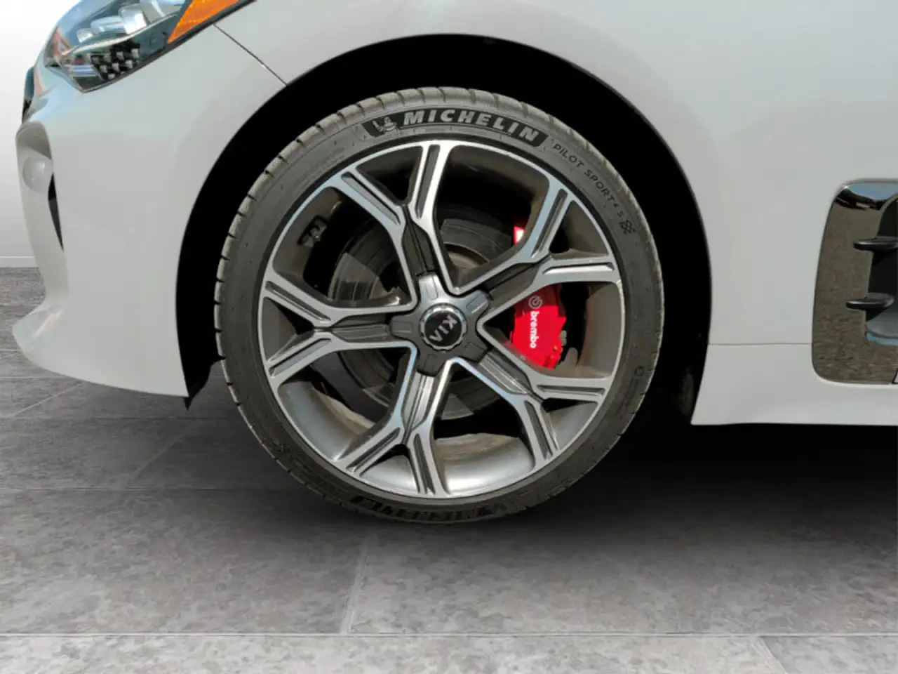 Kia Stinger снимка Kia Stinger