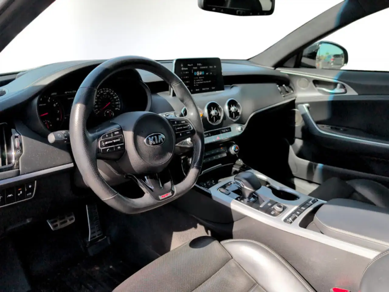 Kia Stinger снимка Kia Stinger