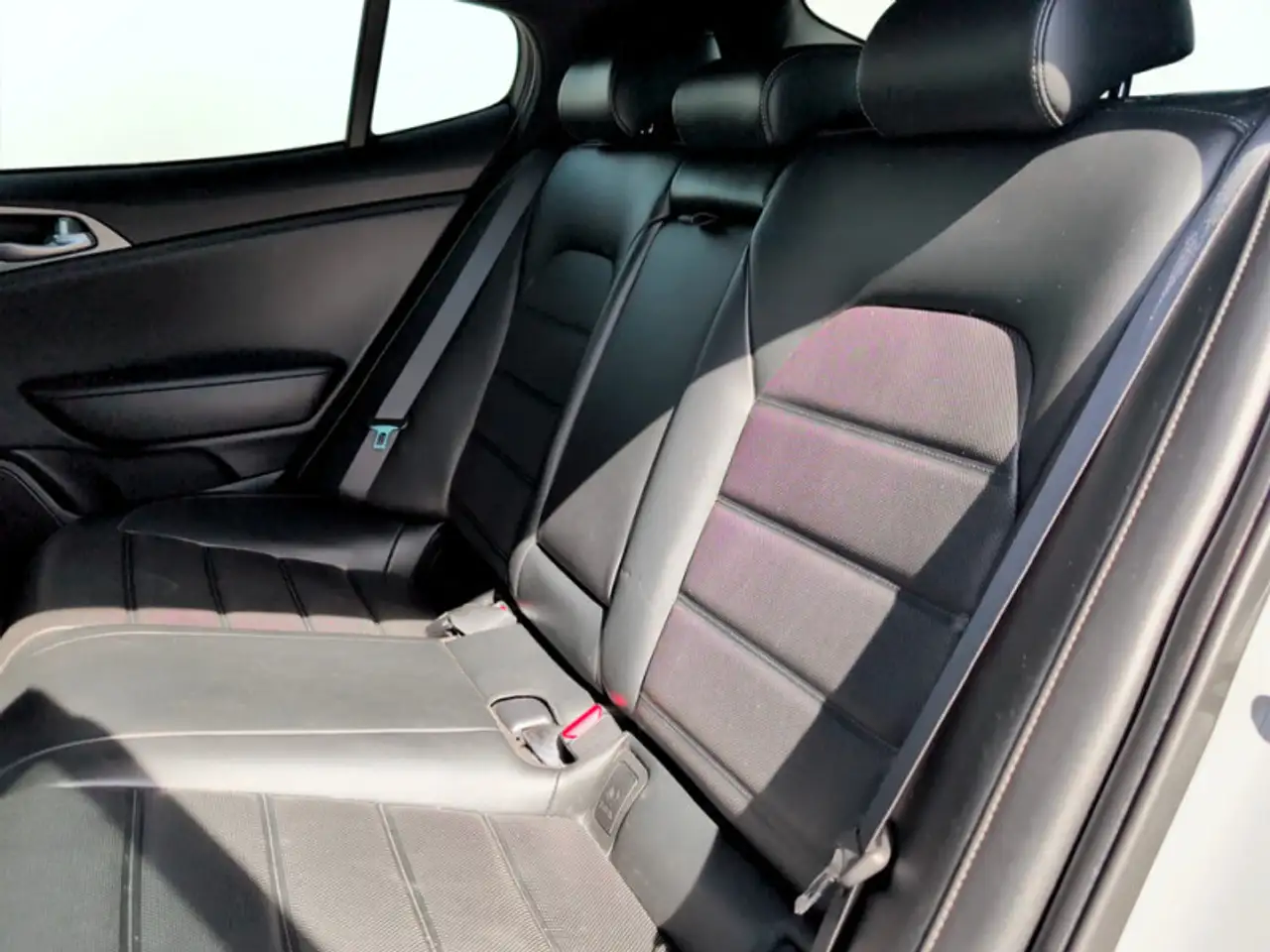 Kia Stinger снимка Kia Stinger