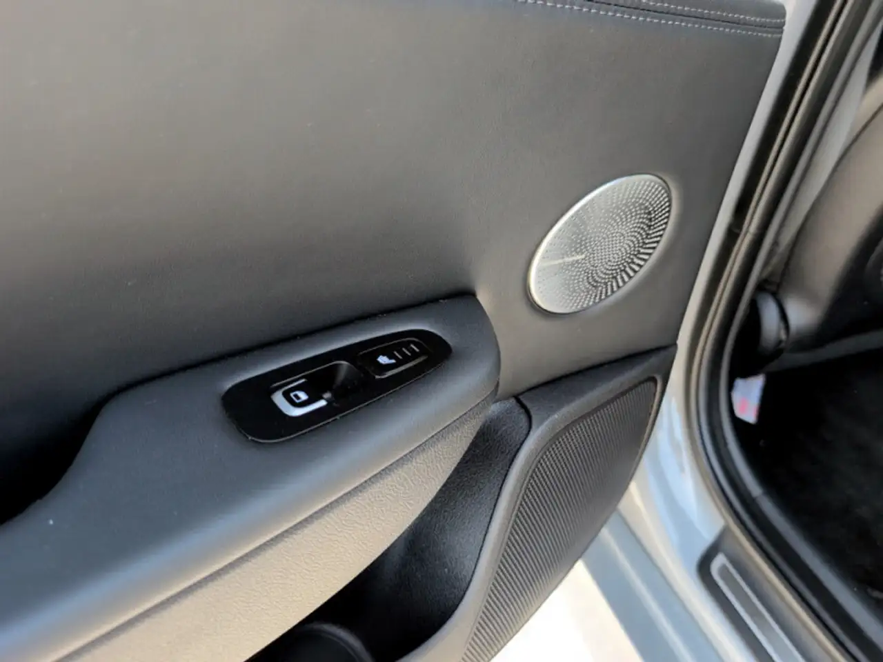 Kia Stinger снимка Kia Stinger