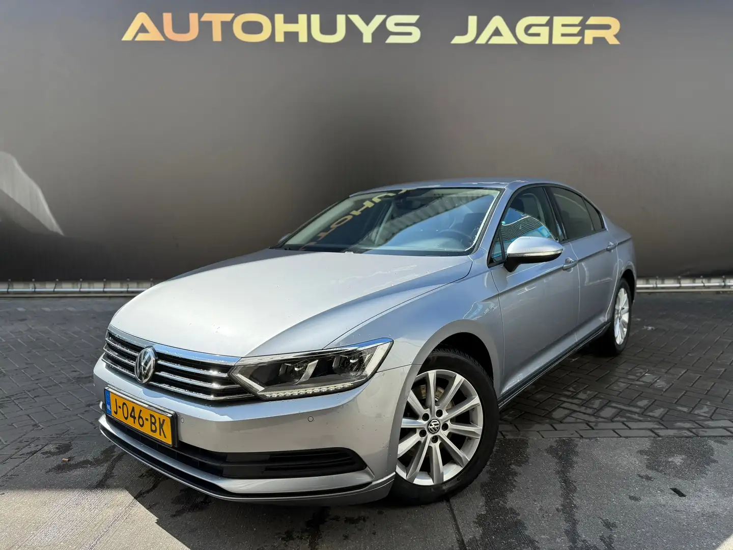Volkswagen Passat 1.4 TSI Comfortline Business Automaat Grijs - 1