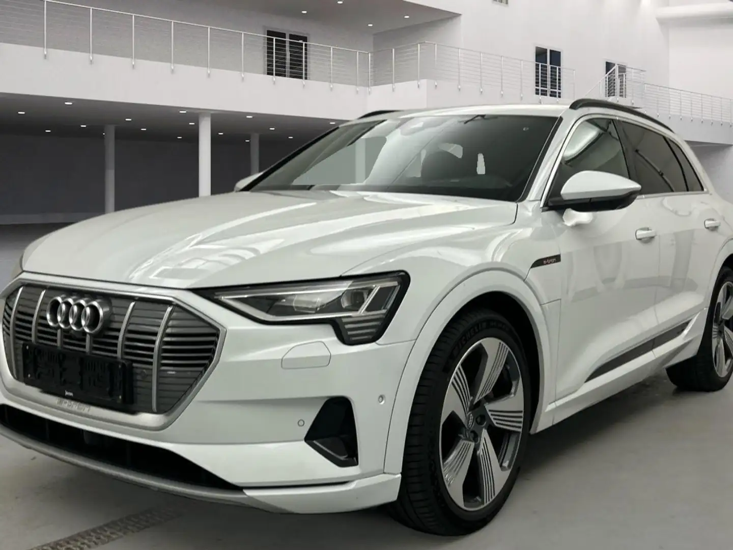 Audi e-tron e-tron 55 quattro advanced 21" AHK Pano 90% Batter Weiß - 1