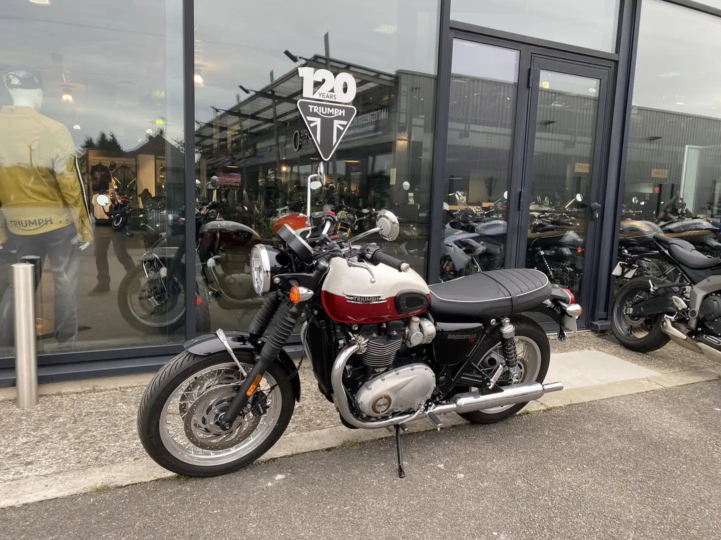 Triumph Bonneville T120 - 2