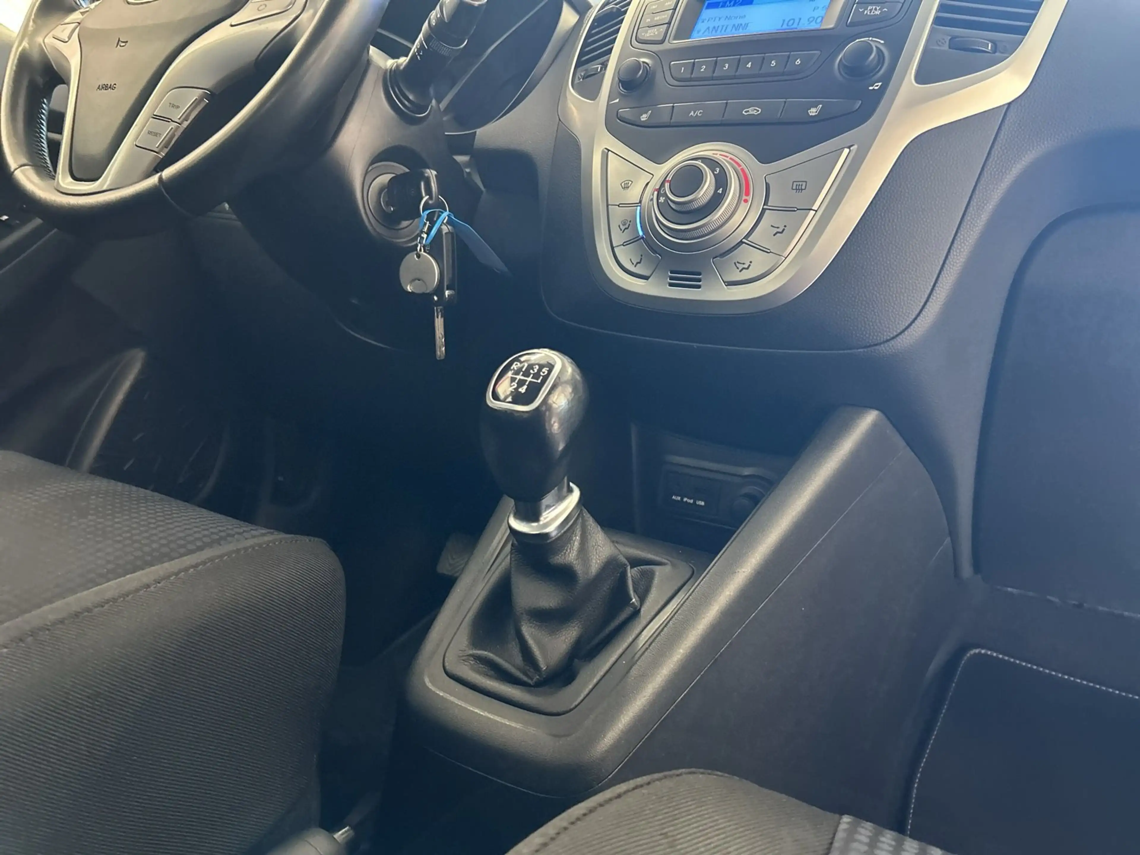 Hyundai iX20 FIFA world Cup Edition — photo 11