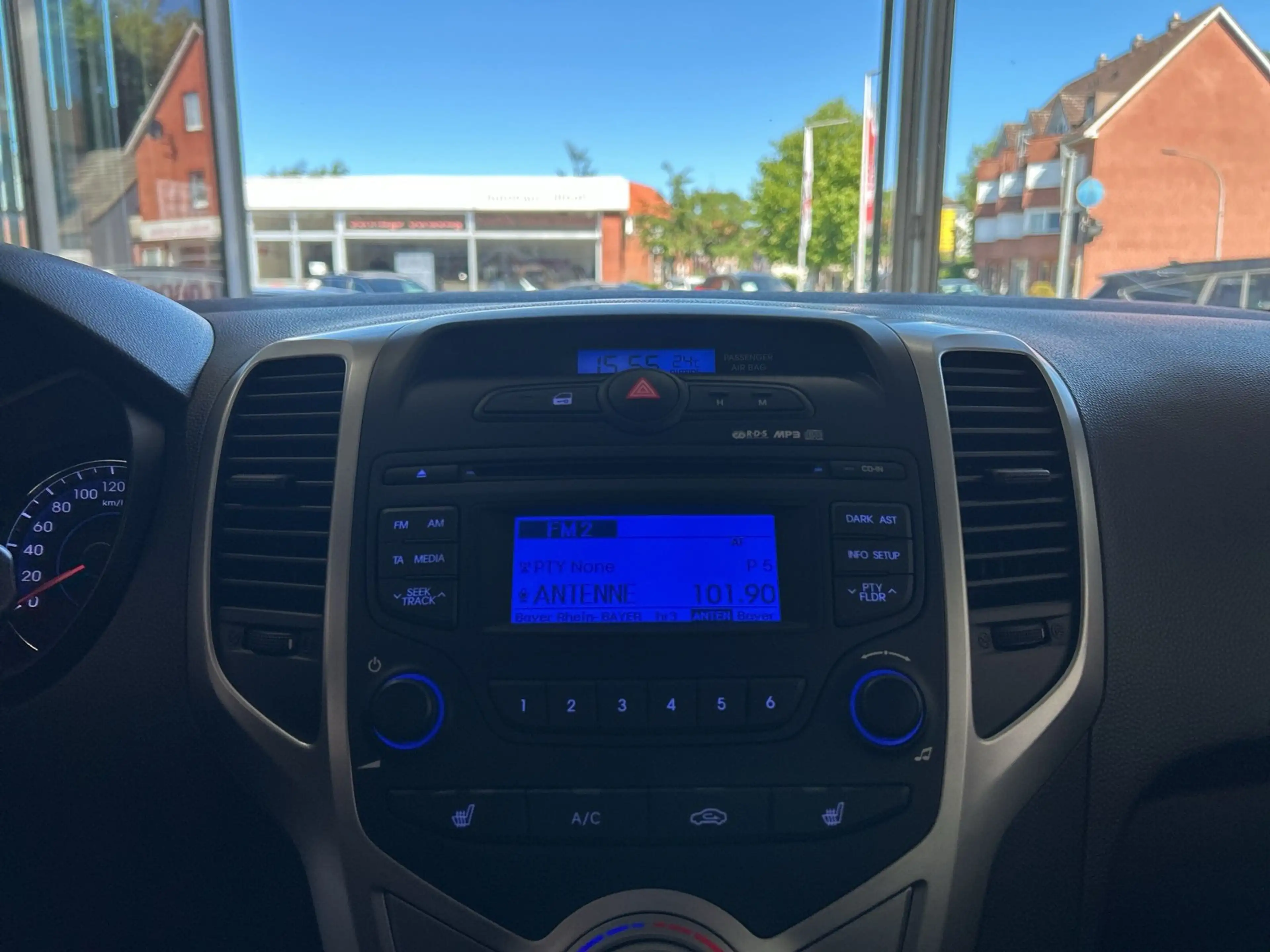 Hyundai iX20 FIFA world Cup Edition — photo 10