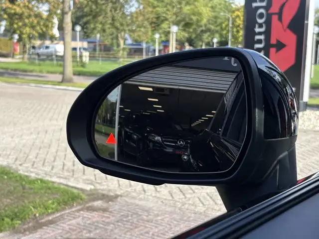Mercedes-Benz GLC view 25