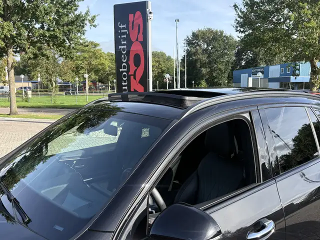 Mercedes-Benz GLC view 29