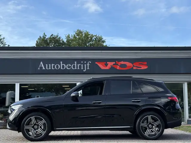 Mercedes-Benz GLC view 3