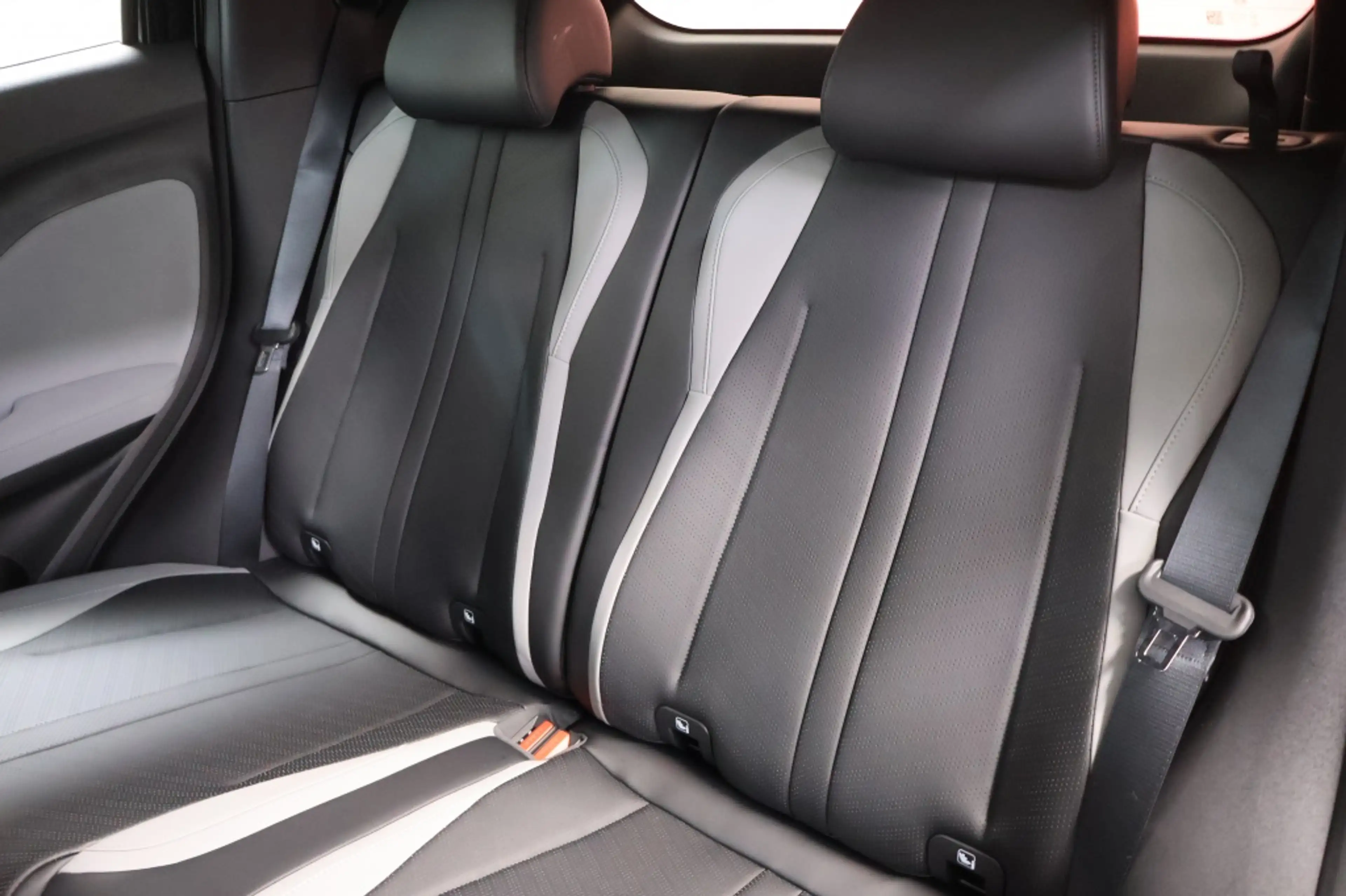 BYD Dolphin Surf Boost 43 kWh | Private Lease v.a. 367 per maand — photo 11
