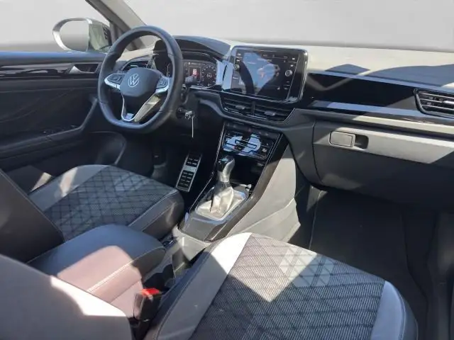 Volkswagen T-Roc view 5