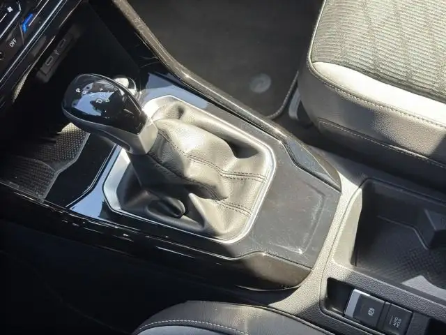 Volkswagen T-Roc view 11