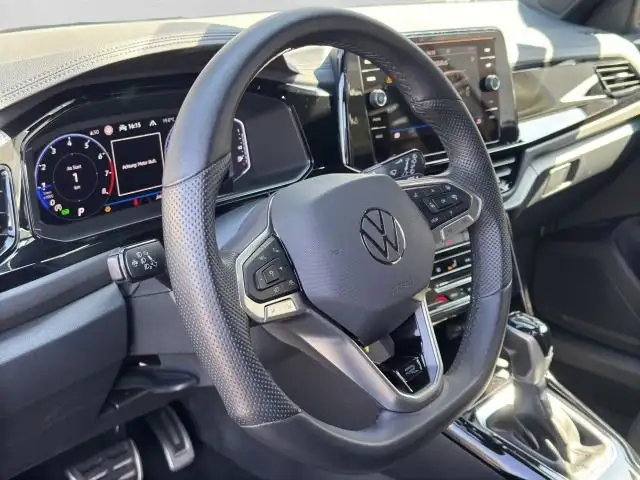 Volkswagen T-Roc view 9