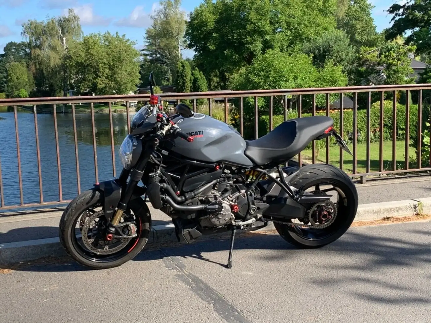 Ducati Monster 1200 S Gris - 2