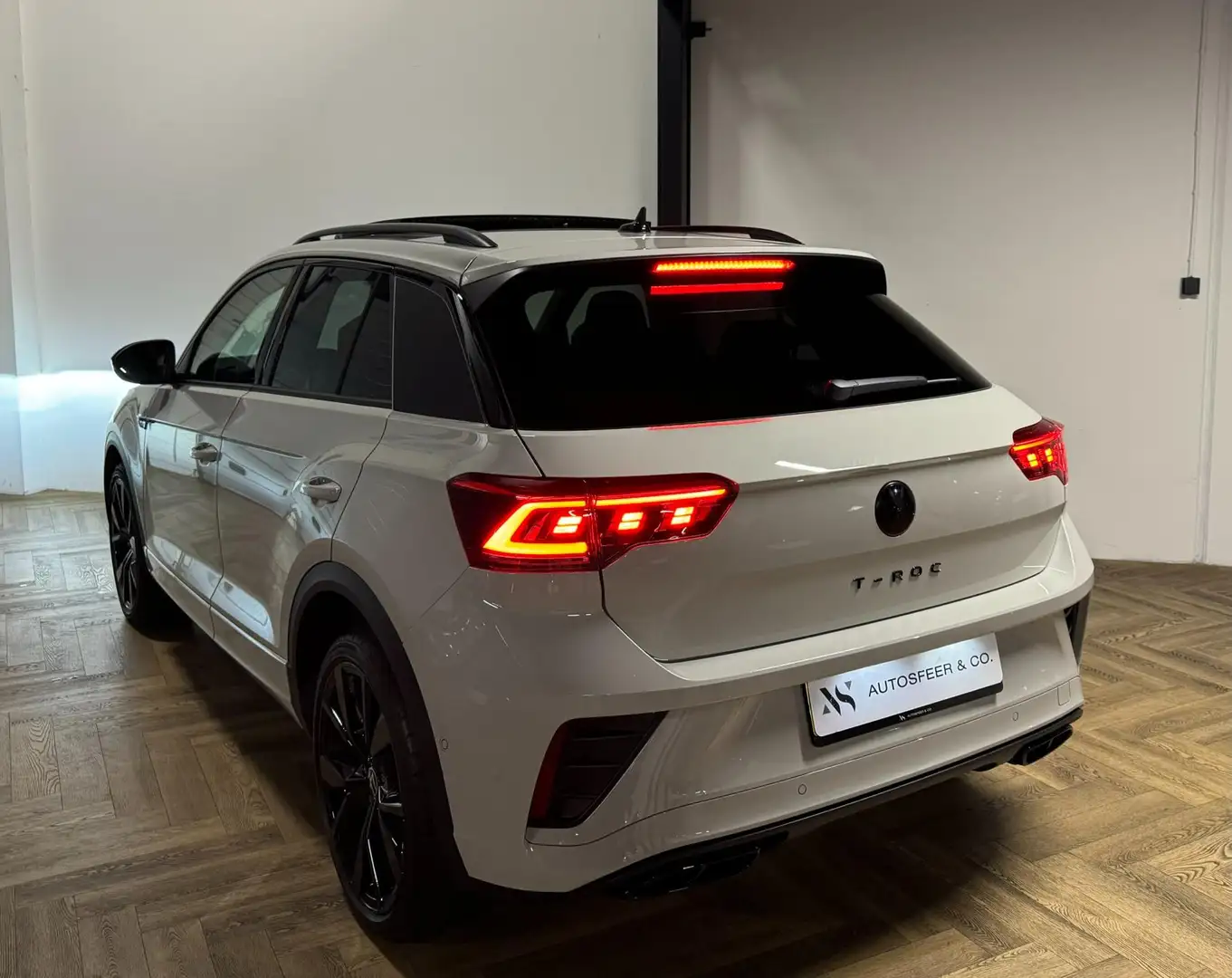 Volkswagen T-Roc 1.5 TSI R-Line PANO KEYLESS VOL' - 2