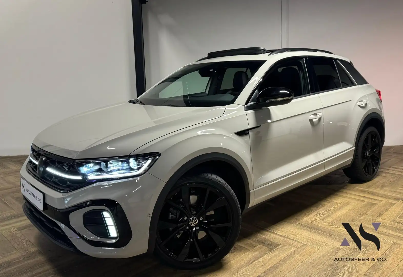 Volkswagen T-Roc 1.5 TSI R-Line PANO KEYLESS VOL' - 1