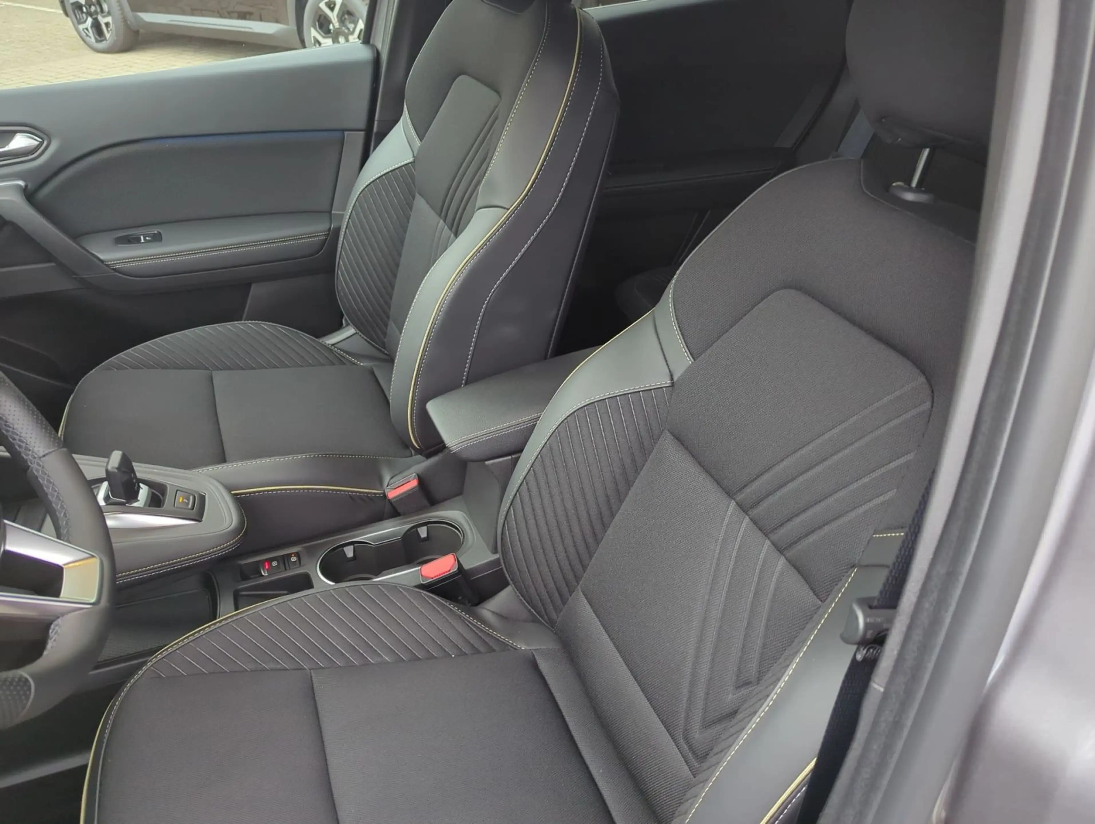 Renault Symbioz 1.8 E-TECH Full Hybrid 160 Iconic — photo 12