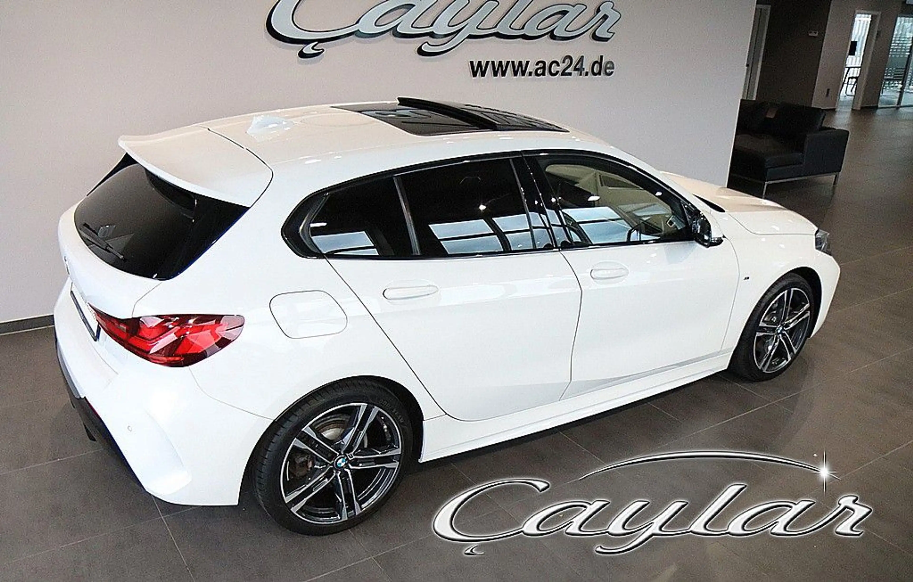 BMW 118 i M SPORT 5-TÜRER AUT. PANORAMA HIFI AHK 18" — photo 11