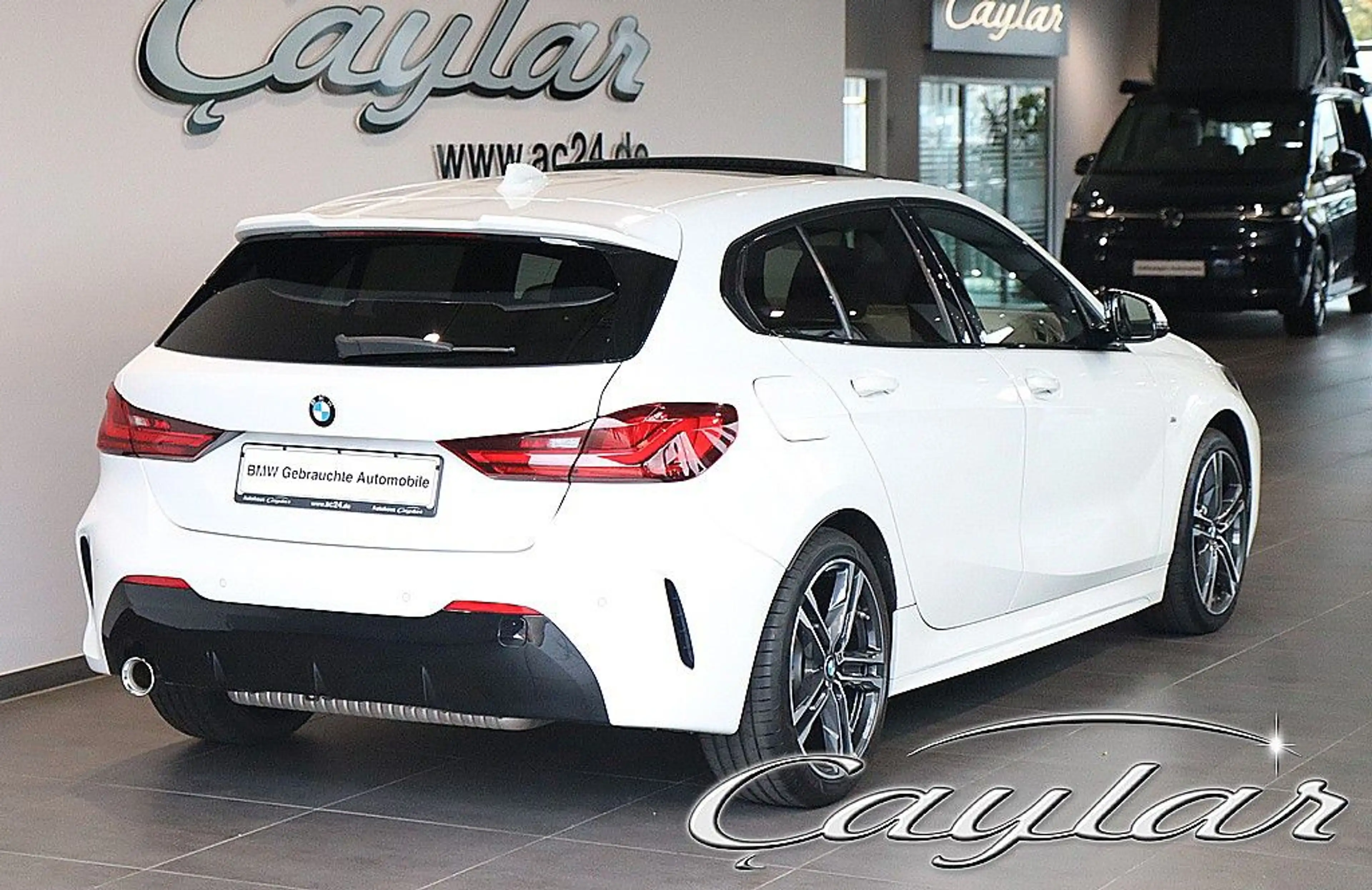 BMW 118 i M SPORT 5-TÜRER AUT. PANORAMA HIFI AHK 18" — photo 4
