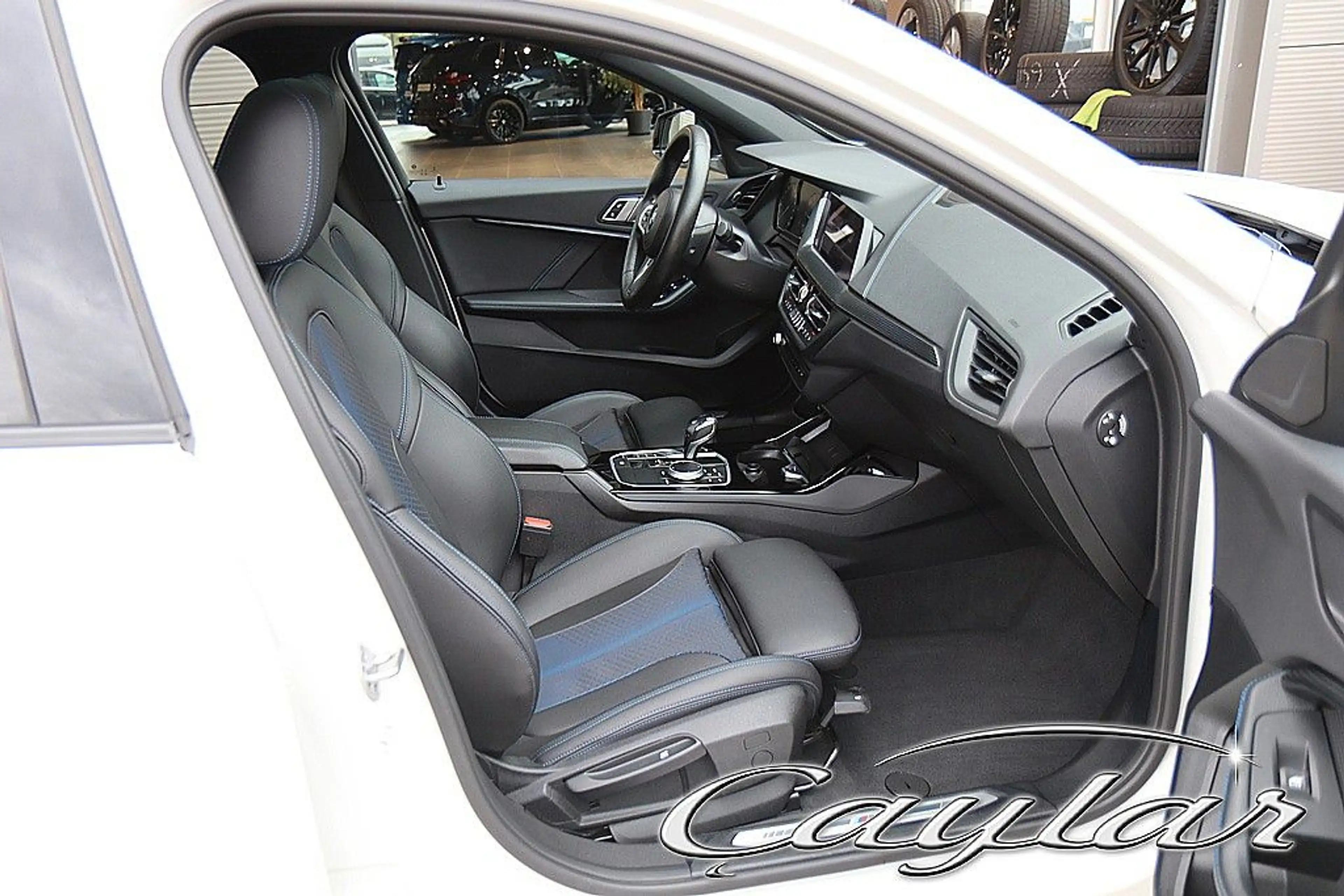 BMW 118 i M SPORT 5-TÜRER AUT. PANORAMA HIFI AHK 18" — photo 14