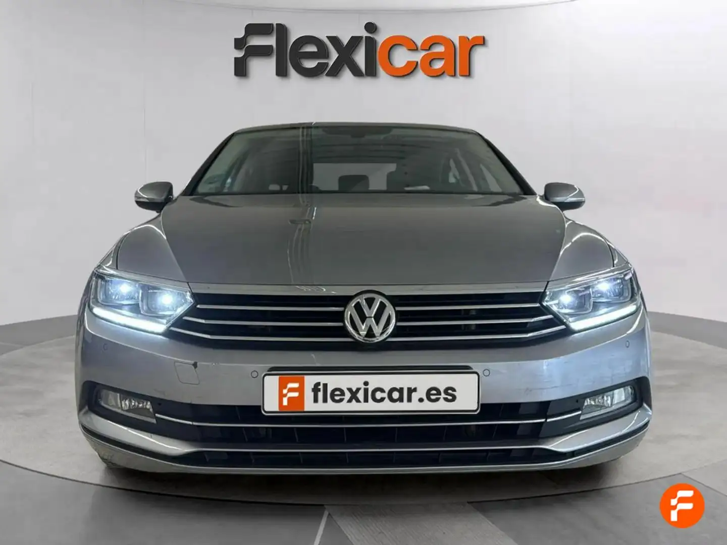 Volkswagen Passat 2.0TDI Advance 110kW Gris - 2