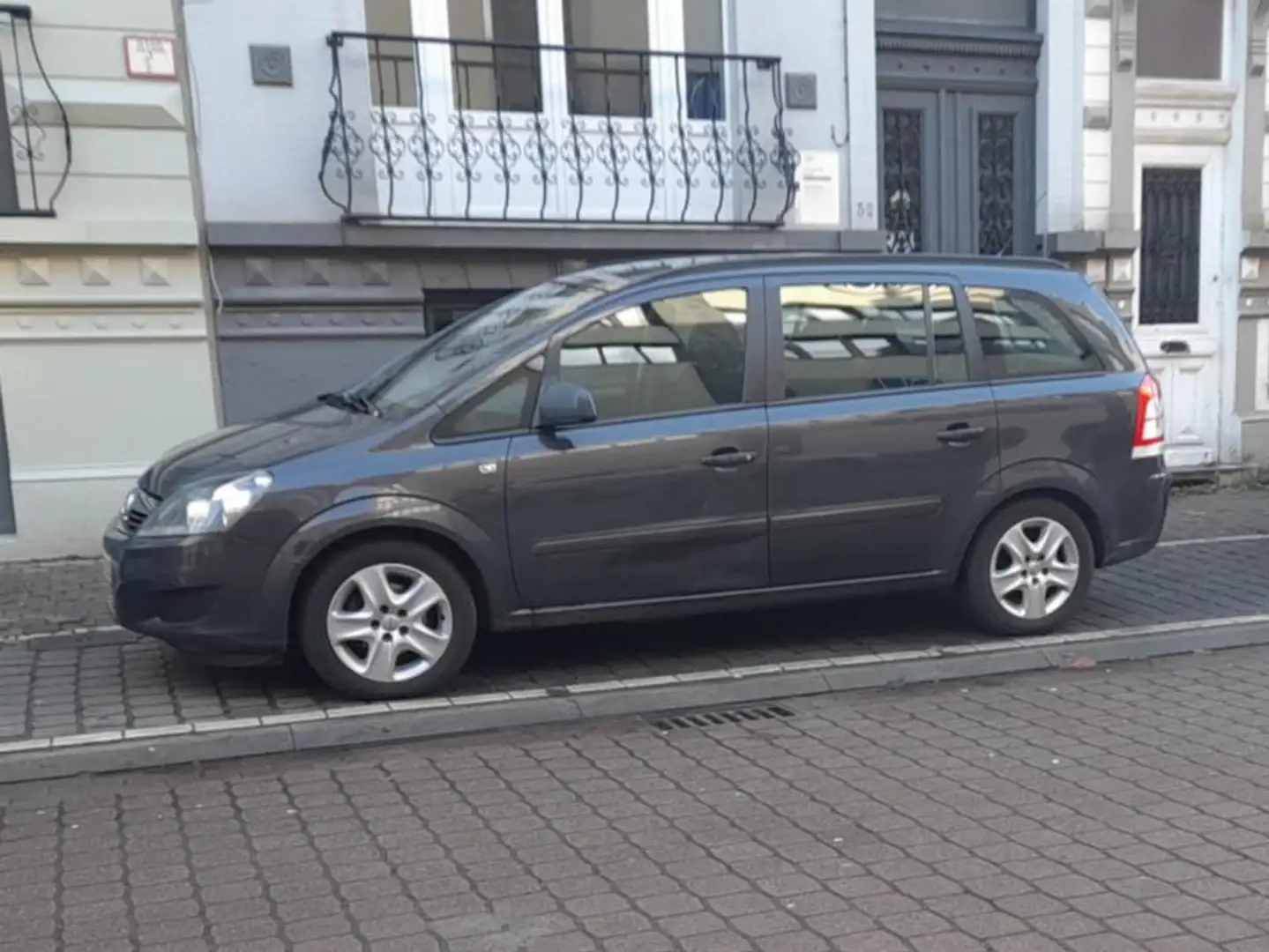Opel Zafira Zafira 1.6 Njoy mit Style-Paket Brun - 1