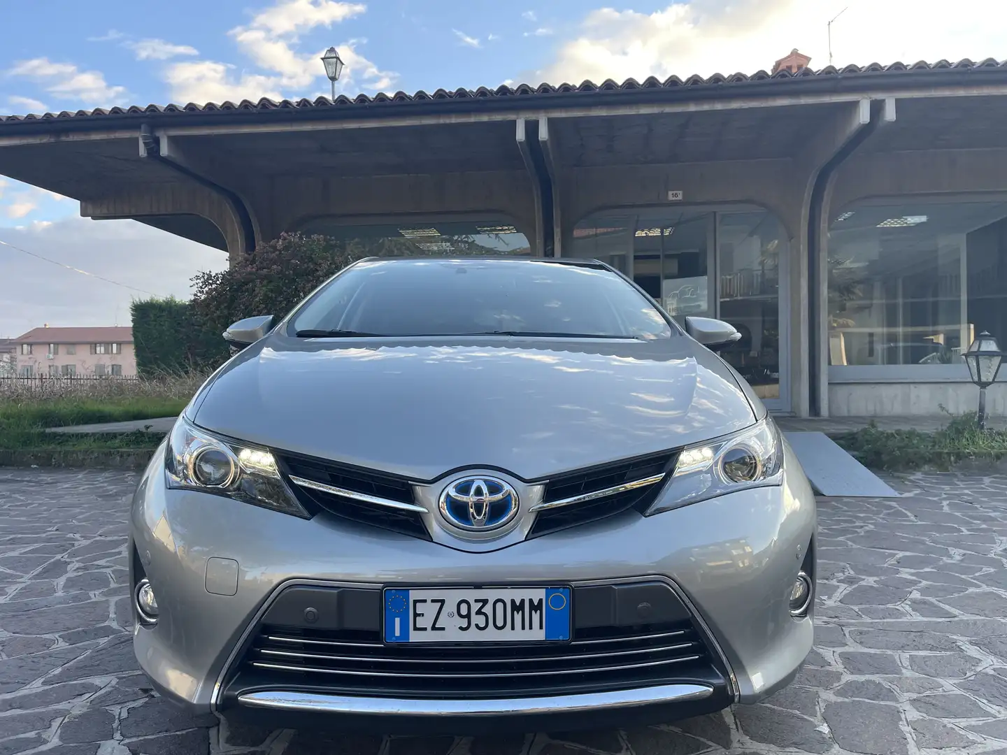 Toyota Auris Auris II 2013 5p 1.8h Lounge Gris - 1