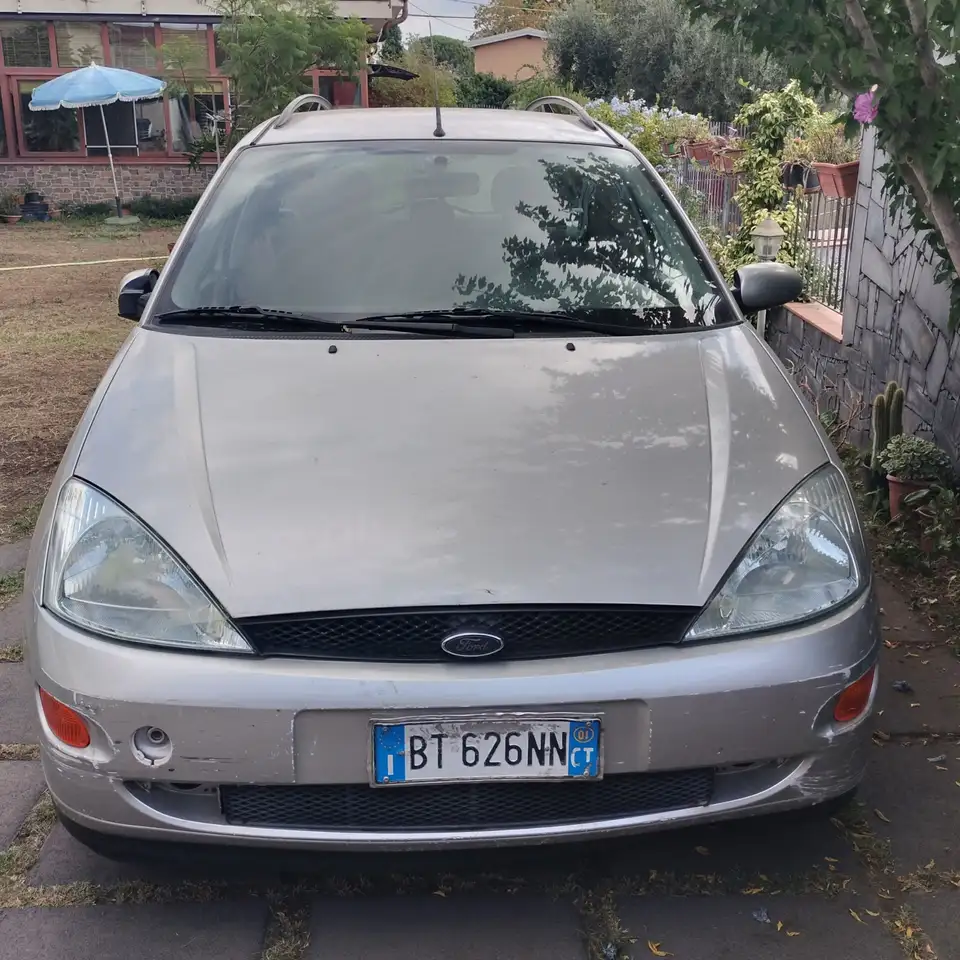 Ford Focus SW 1.6i 16v Zetec, foto 1