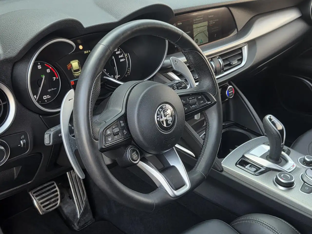 Alfa Romeo Stelvio 2022 — фото 11