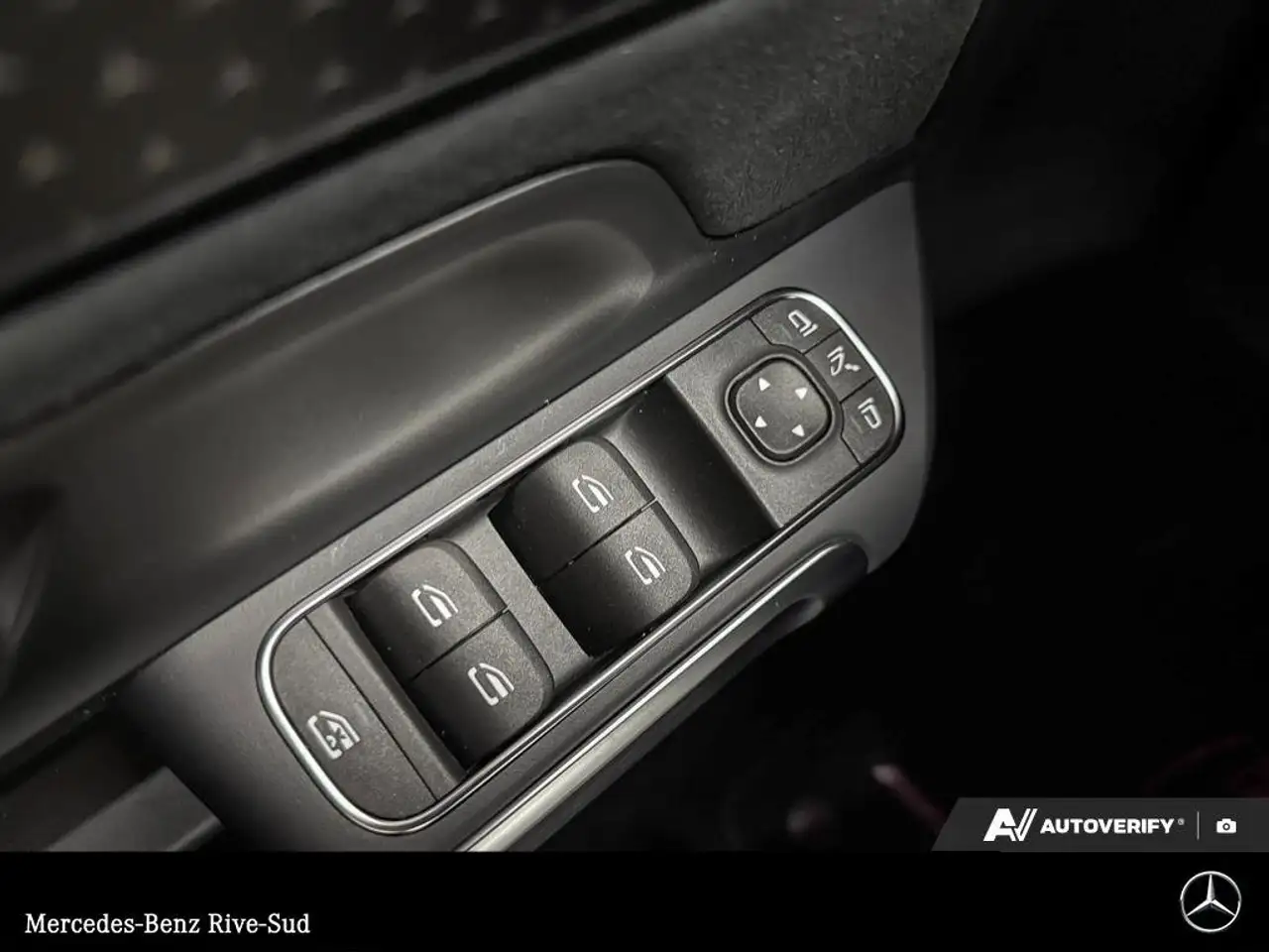 Mercedes-Benz EQB снимка Mercedes-Benz EQB