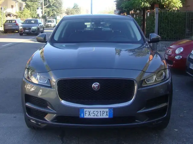 Jaguar F-Pace 2.0d i4 Prestige auto euro 6 d-temp