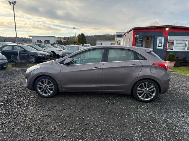Hyundai i30 YES!/NAVI/KAMERA/TÜV NEU