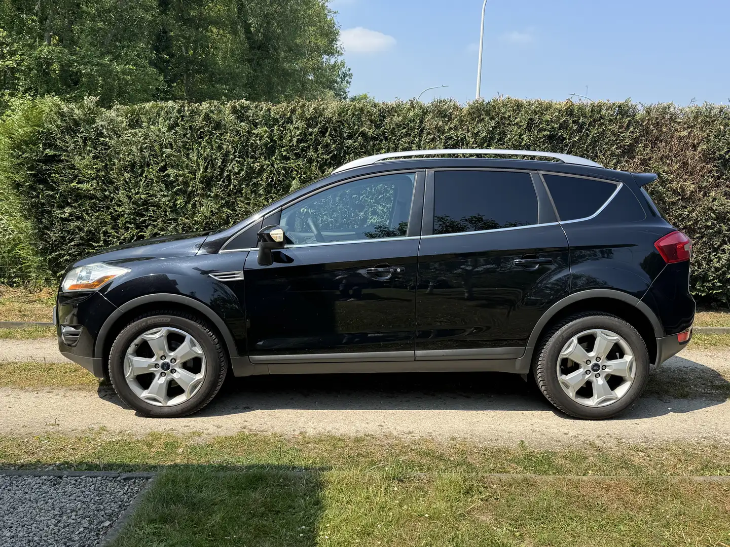 Ford Kuga 2.0 TDCi 4x4 Aut. Titanium+++Euro 5+++Full Option+ Zwart - 2