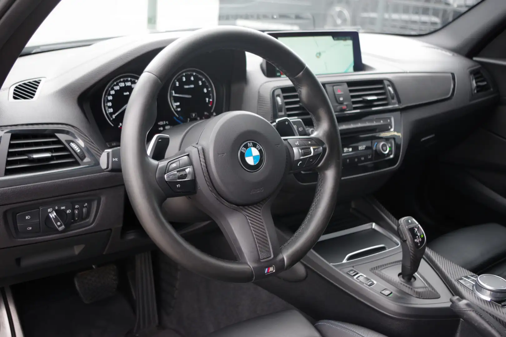 BMW 120 1-serie 120i Automaat M-Sport Executive 184 PK, Le Zwart - 2