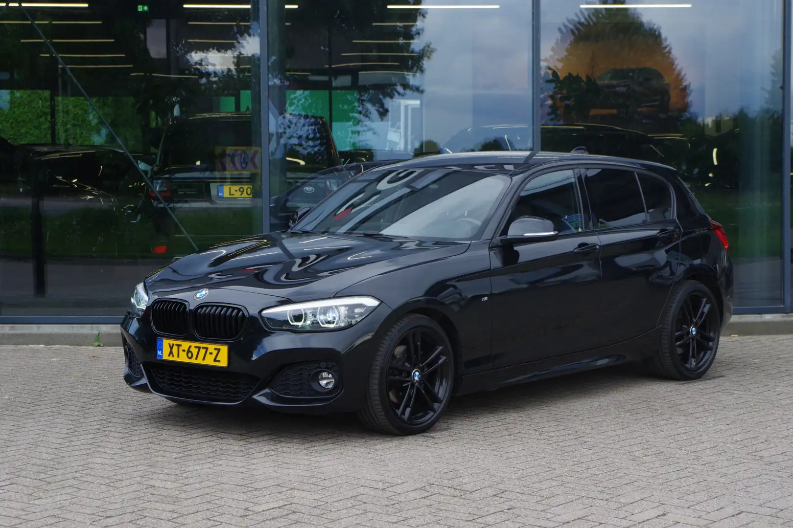 BMW 120 1-serie 120i Automaat M-Sport Executive 184 PK, Le Zwart - 1
