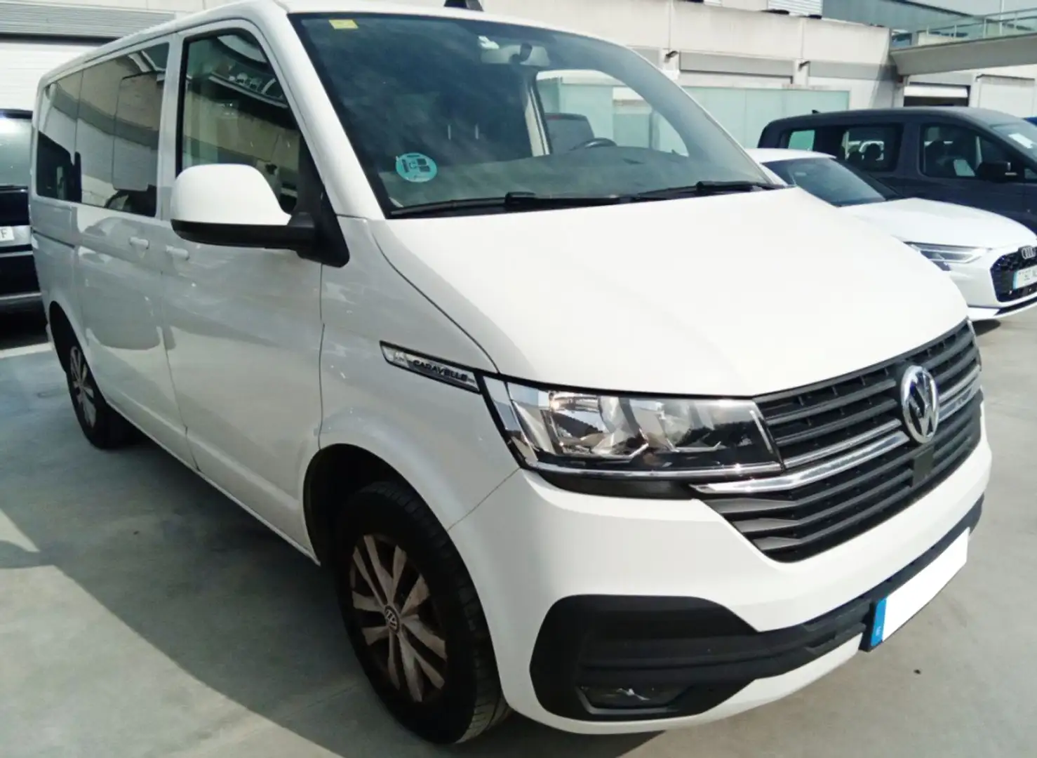 Volkswagen T5 Caravelle 2.0TDI BMT DSG Weiß - 2