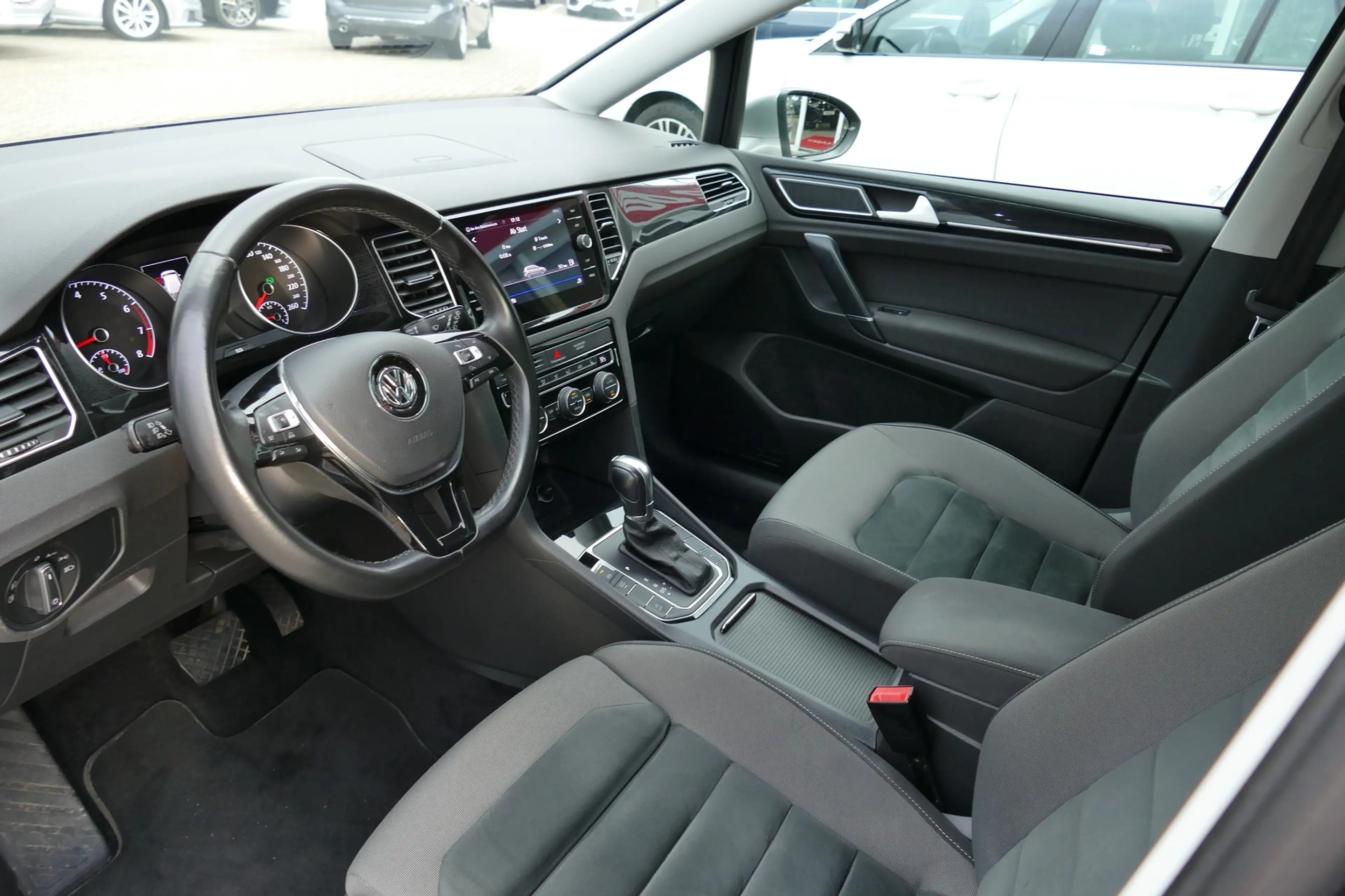 Volkswagen Golf Sportsvan VII 1.5 16V TSI Highline LED Navi — photo 8