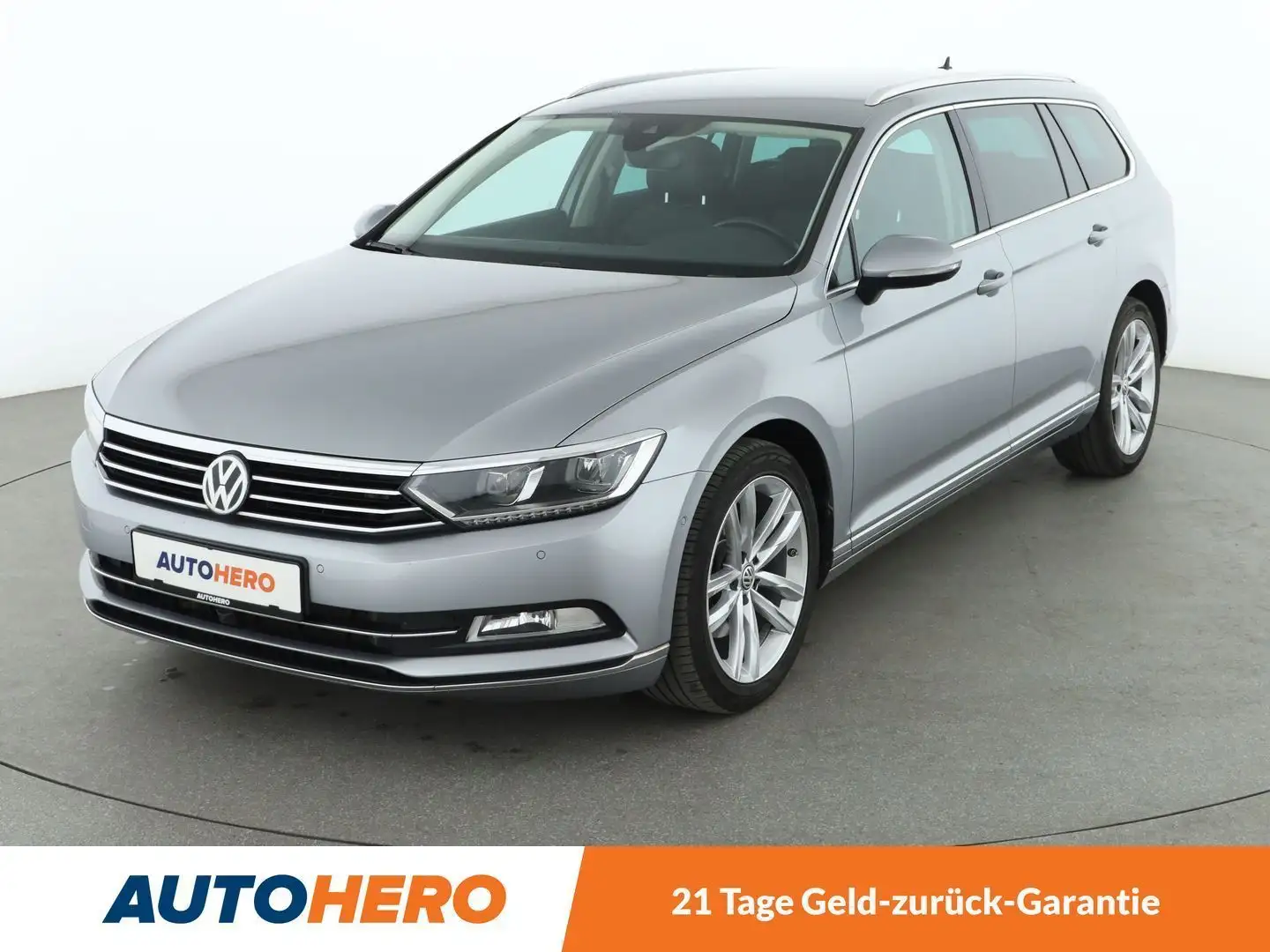 Volkswagen Passat 2.0 TDI Highline BM Aut.*NAVI*LED*AHK*PDC*SHZ*360° Gris - 1