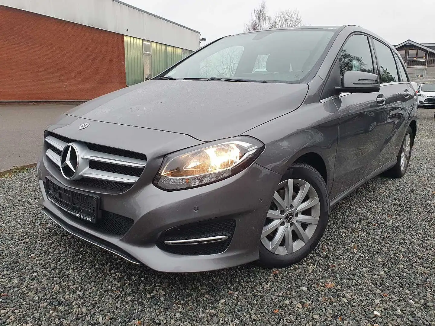Mercedes-Benz B 180 Style Grau - 1