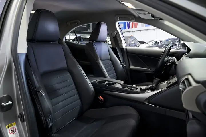 Lexus IS300 2016, foto 23