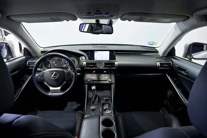 Lexus IS300 2016, foto 8