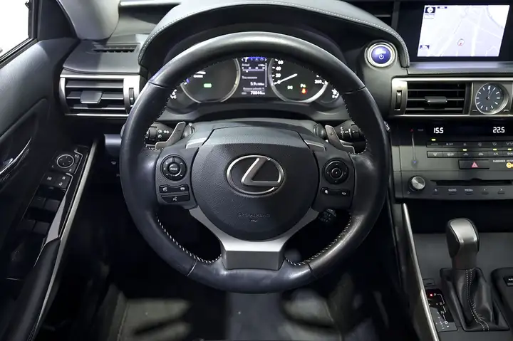 Lexus IS300 2016, foto 34