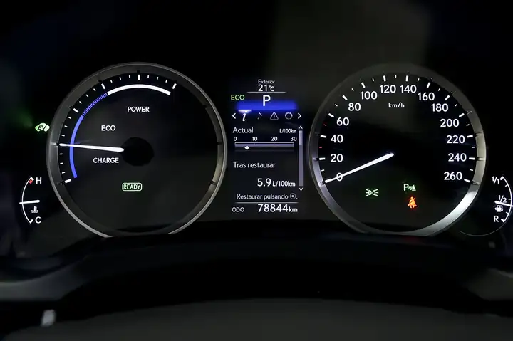 Lexus IS300 2016, foto 7